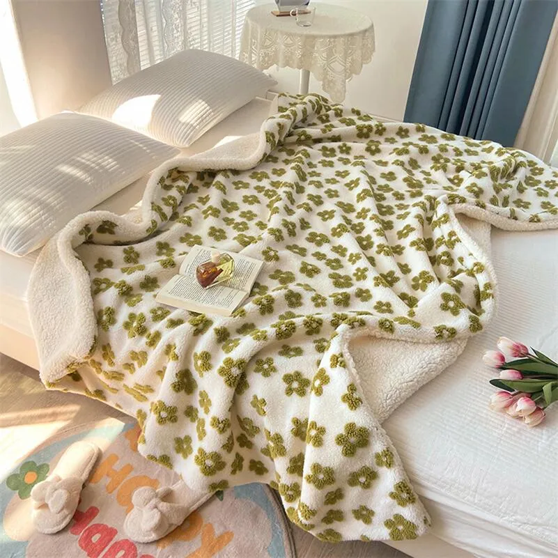 Thickened Flower Pattern Fleece Blanket