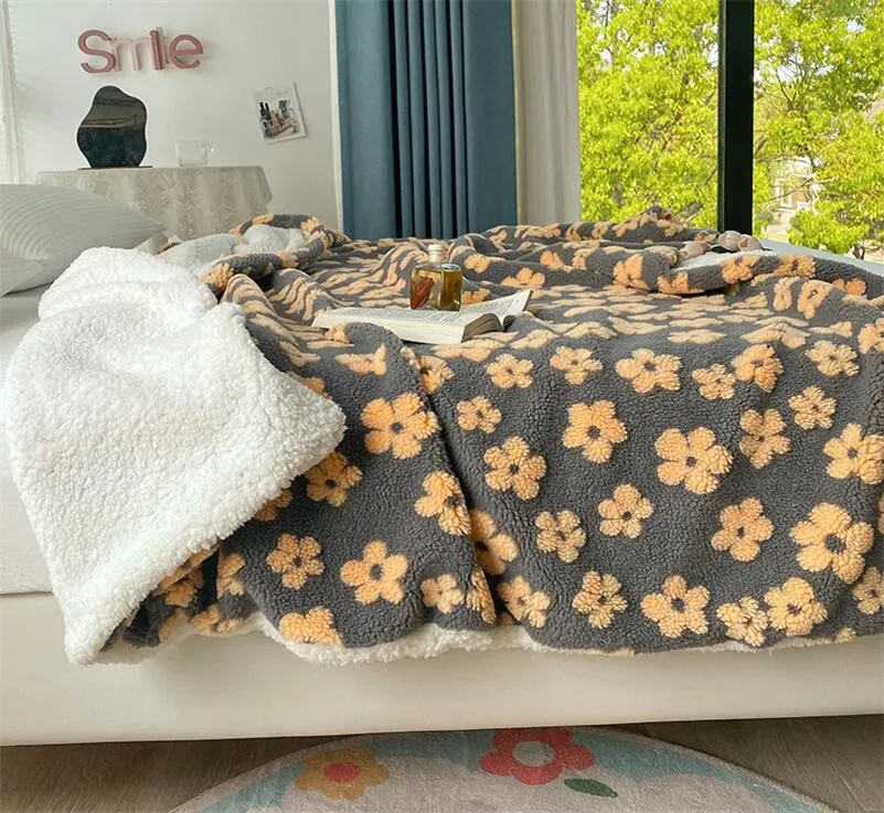 Thickened Flower Pattern Fleece Blanket