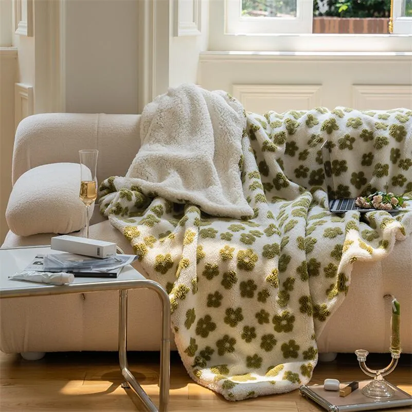Thickened Flower Pattern Fleece Blanket