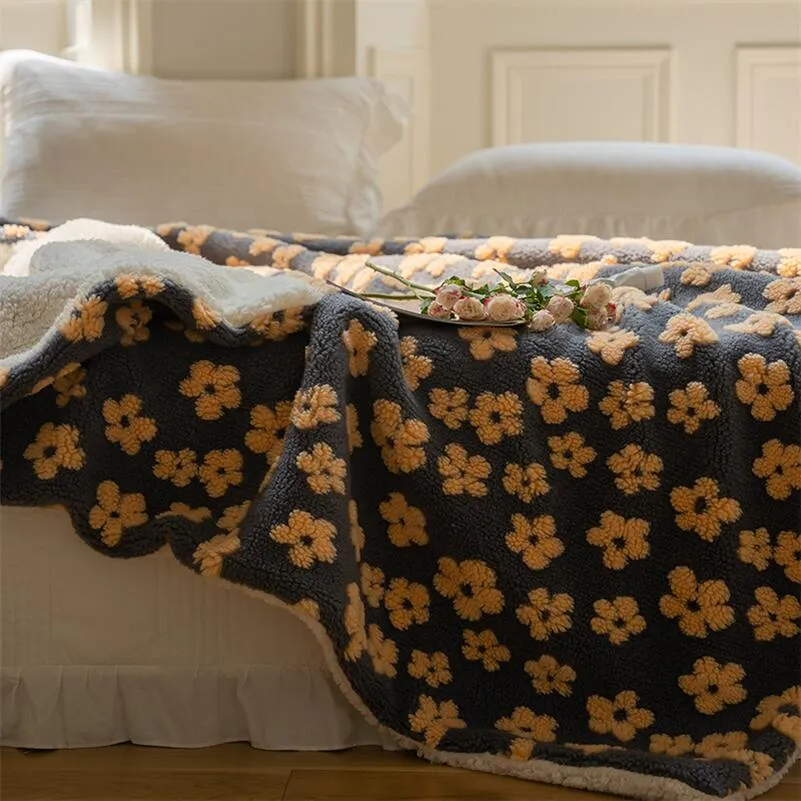Thickened Flower Pattern Fleece Blanket