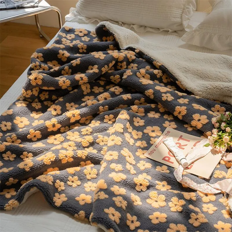 Thickened Flower Pattern Fleece Blanket
