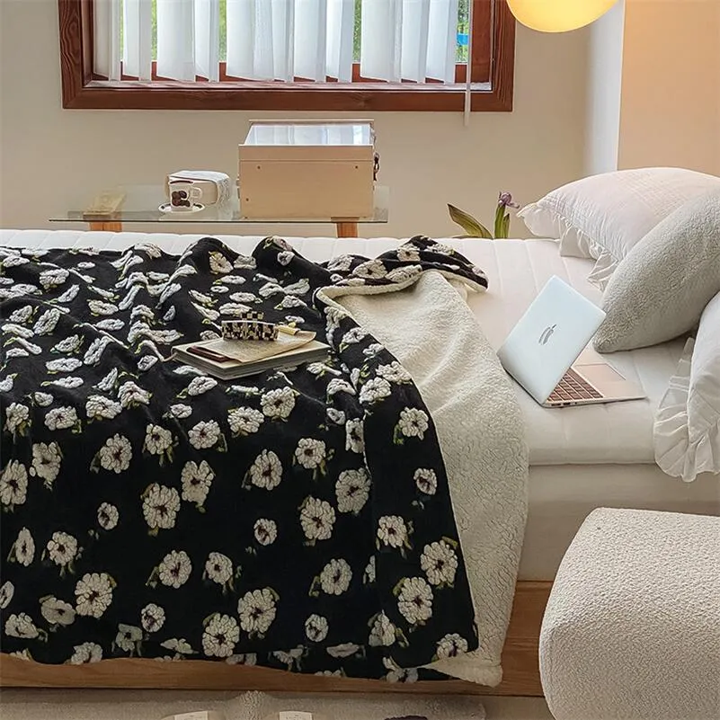 Thickened Flower Pattern Fleece Blanket
